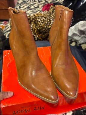 Women's Tan Pointed-Toe Ankle Boots - Leather